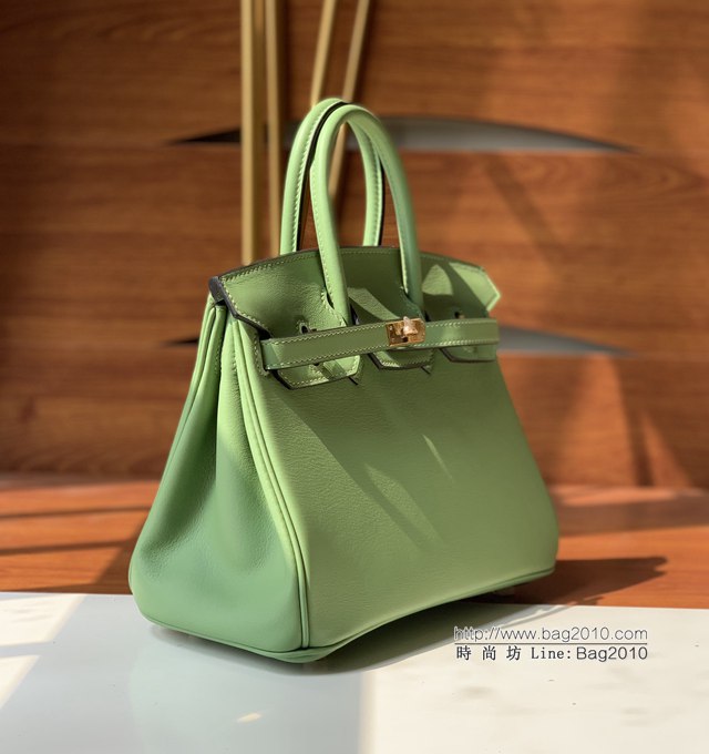 Hermes女包 愛馬仕Birkin25 swift皮 手工縫製 油果綠金扣 Hermes鉑金手提包  tdh2151